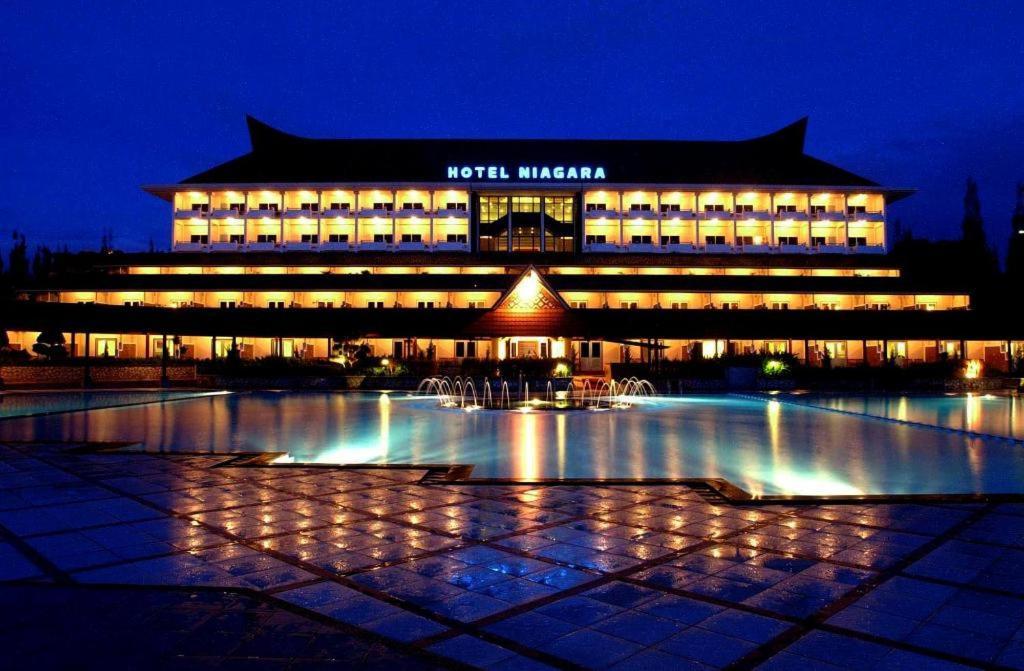 Hotel Niagara Parapat Exteriér fotografie